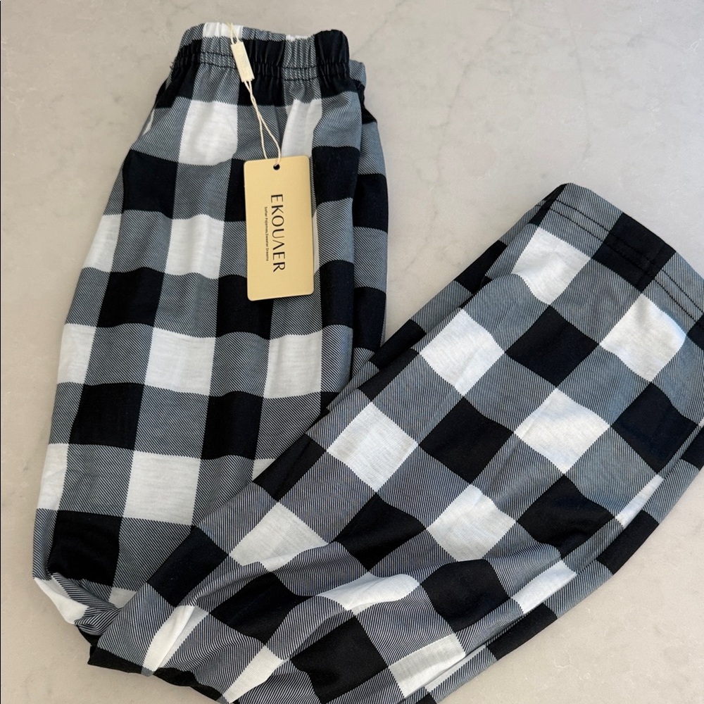 Boys sz medium 7/8 Black / white buffalo check aPlaid Pants